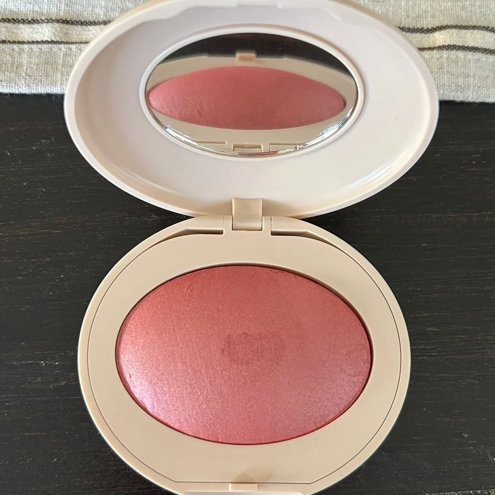 Laura Geller Baked Elements Blush - Shade: Sorano (tiny swatch)
